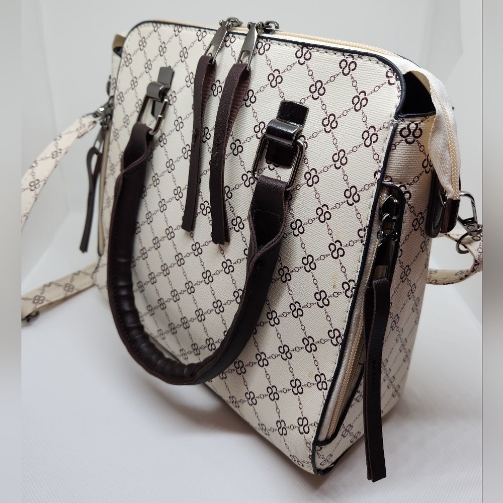 Brand new Cream-colored purse
